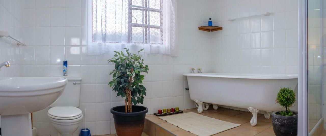 Hotel Crowned Crane Gonubie Esterno foto