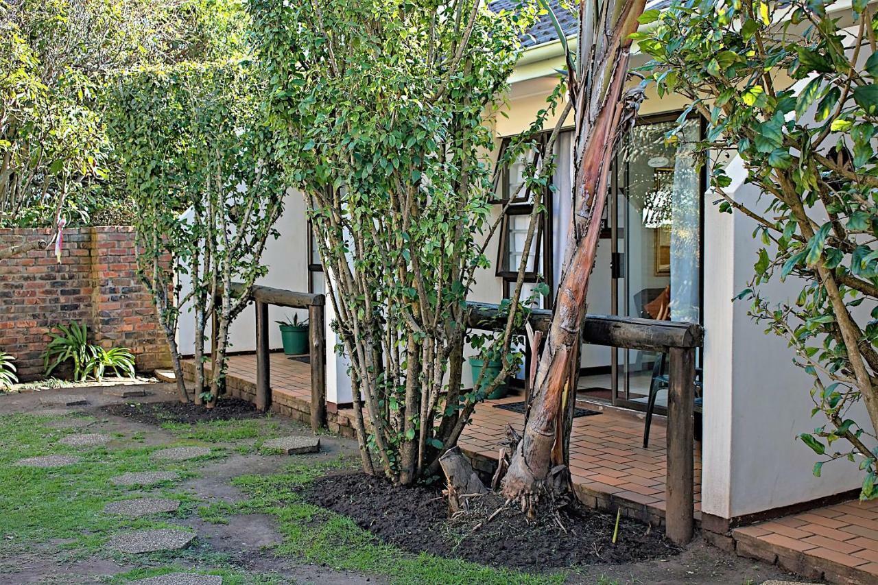 Hotel Crowned Crane Gonubie Esterno foto